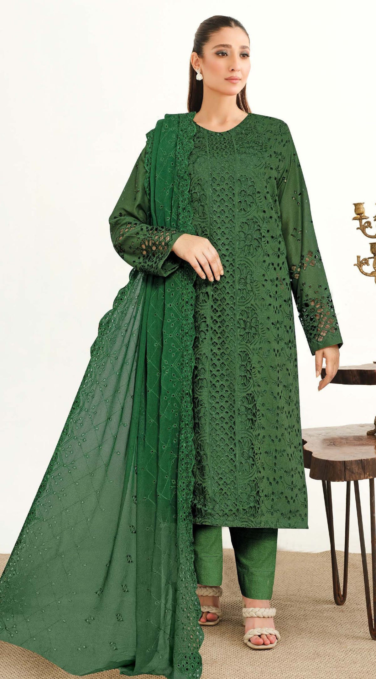 JOHRA-Yasheem Chikankari Lawn 3 Piece Suit