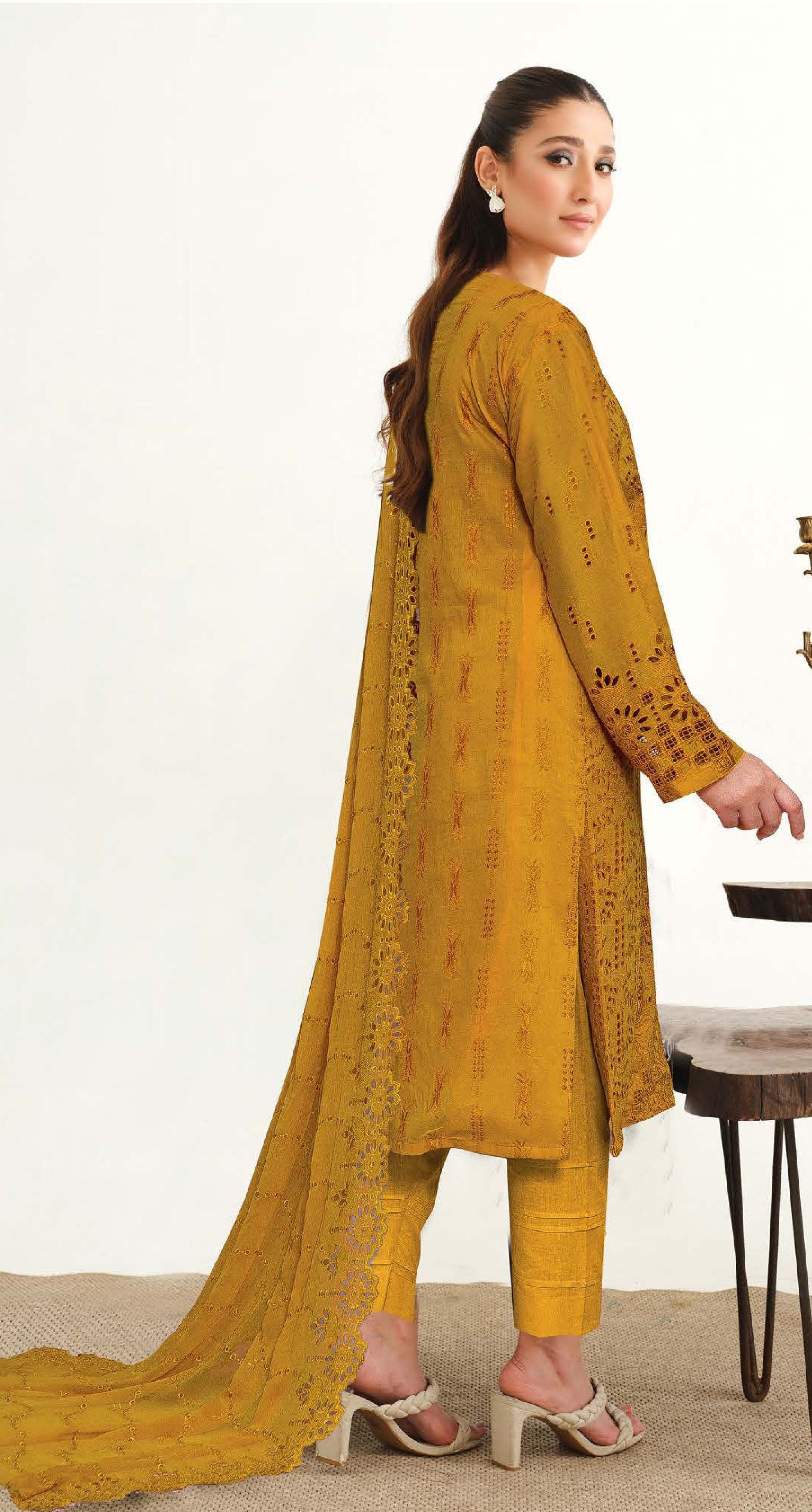 Johra-Yasheem Chikankari Lawn 3 Piece Suit