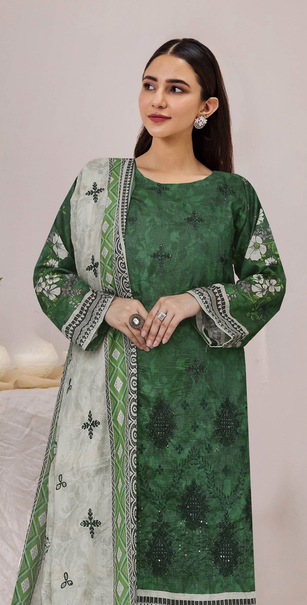 Usman Kashif – Diya Lawn Embroidered 3 Piece Suit