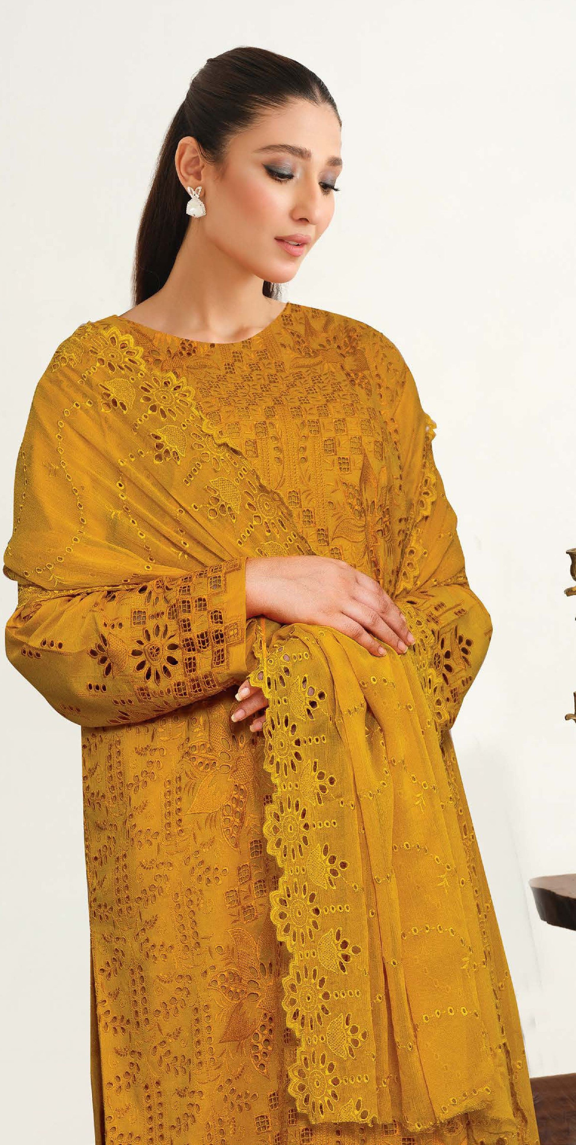 JOHRA-Yasheem Chikankari Lawn 3 Piece Suit
