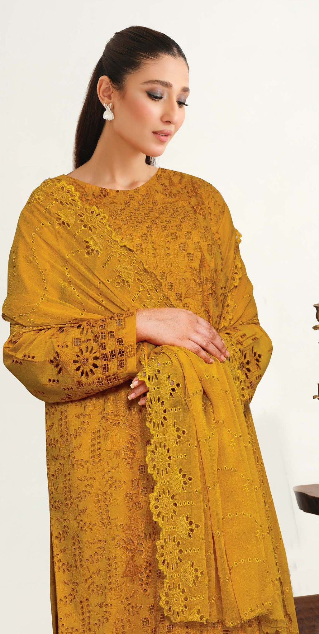 Johra-Yasheem Chikankari Lawn 3 Piece Suit