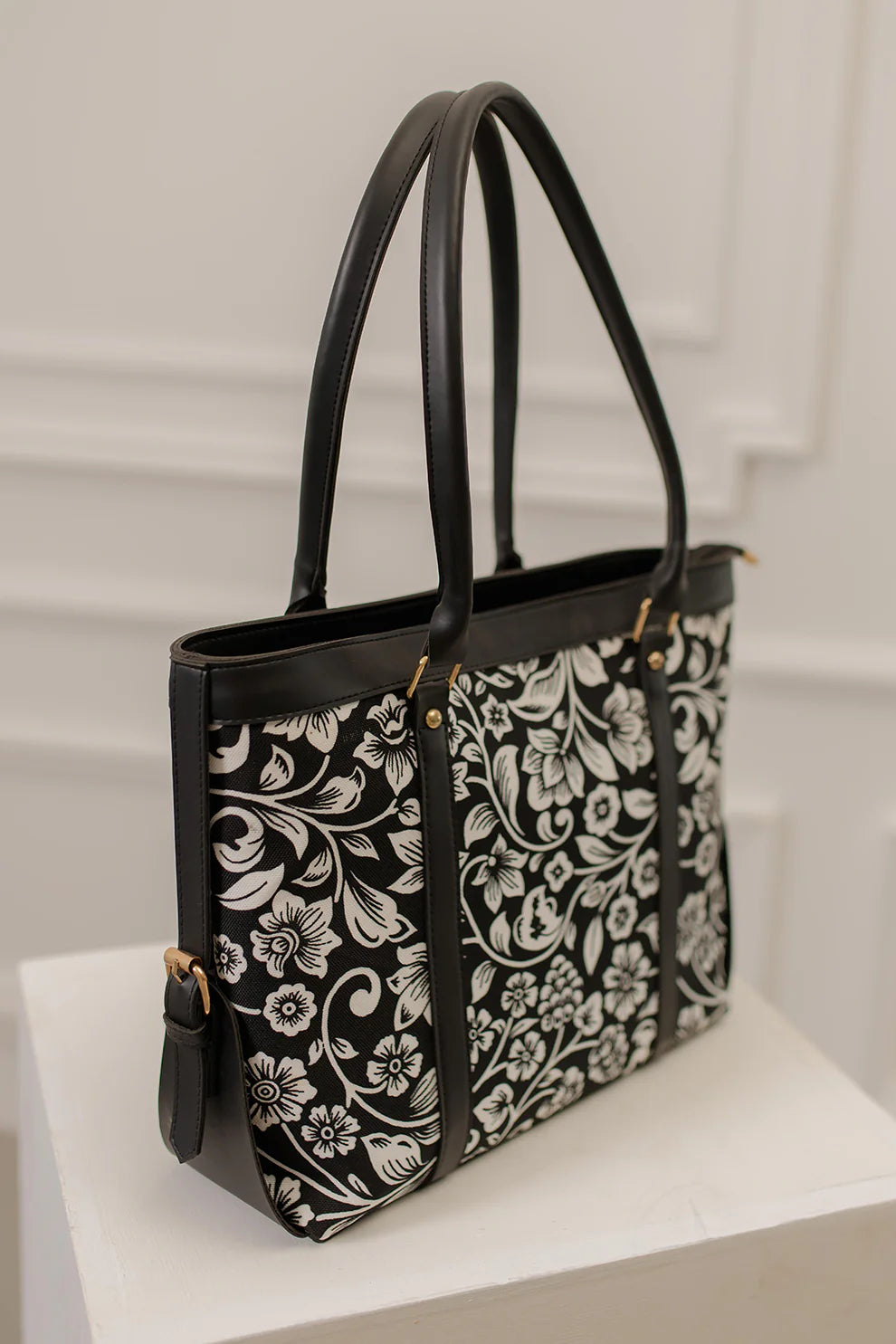 Zellbury Fineur Strap Canvas Tote – Black Floral