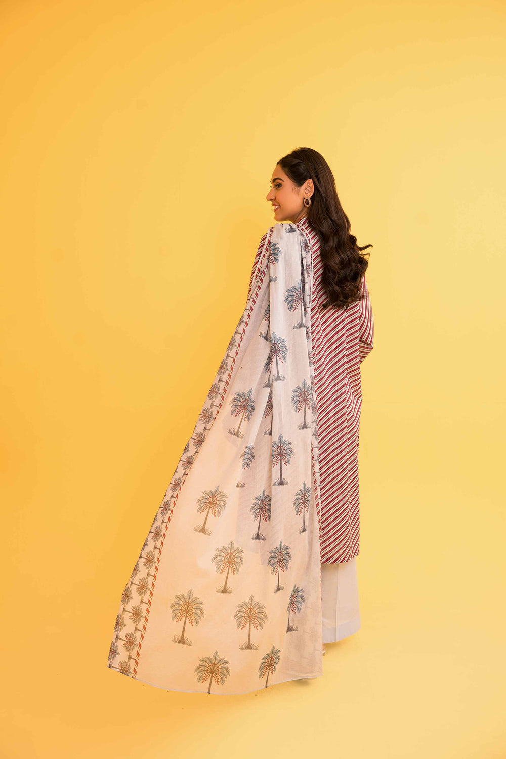 Nishat Unstitch 3PC Printed Lawn (pink)