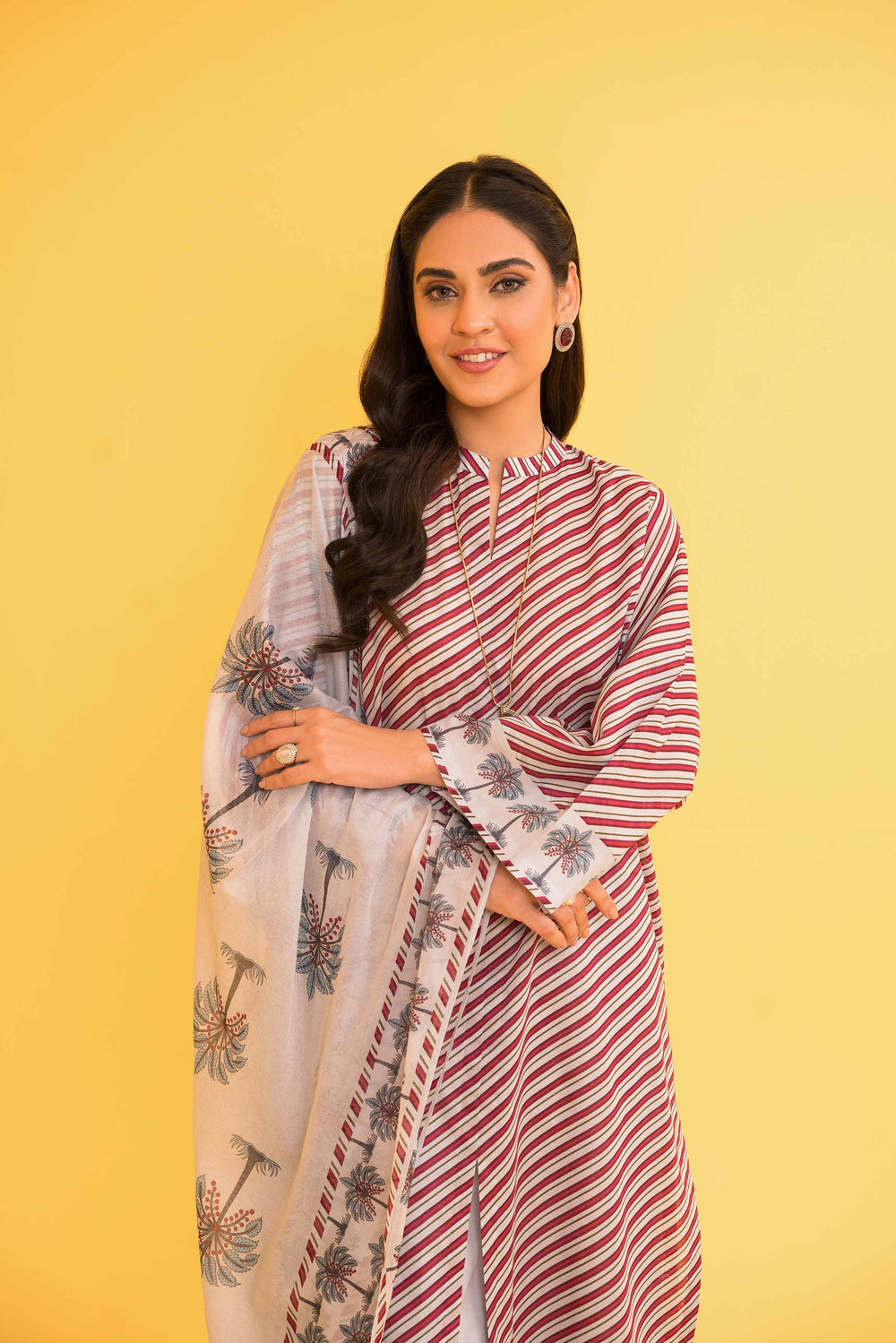 Nishat Unstitch 3PC Printed Lawn (pink)