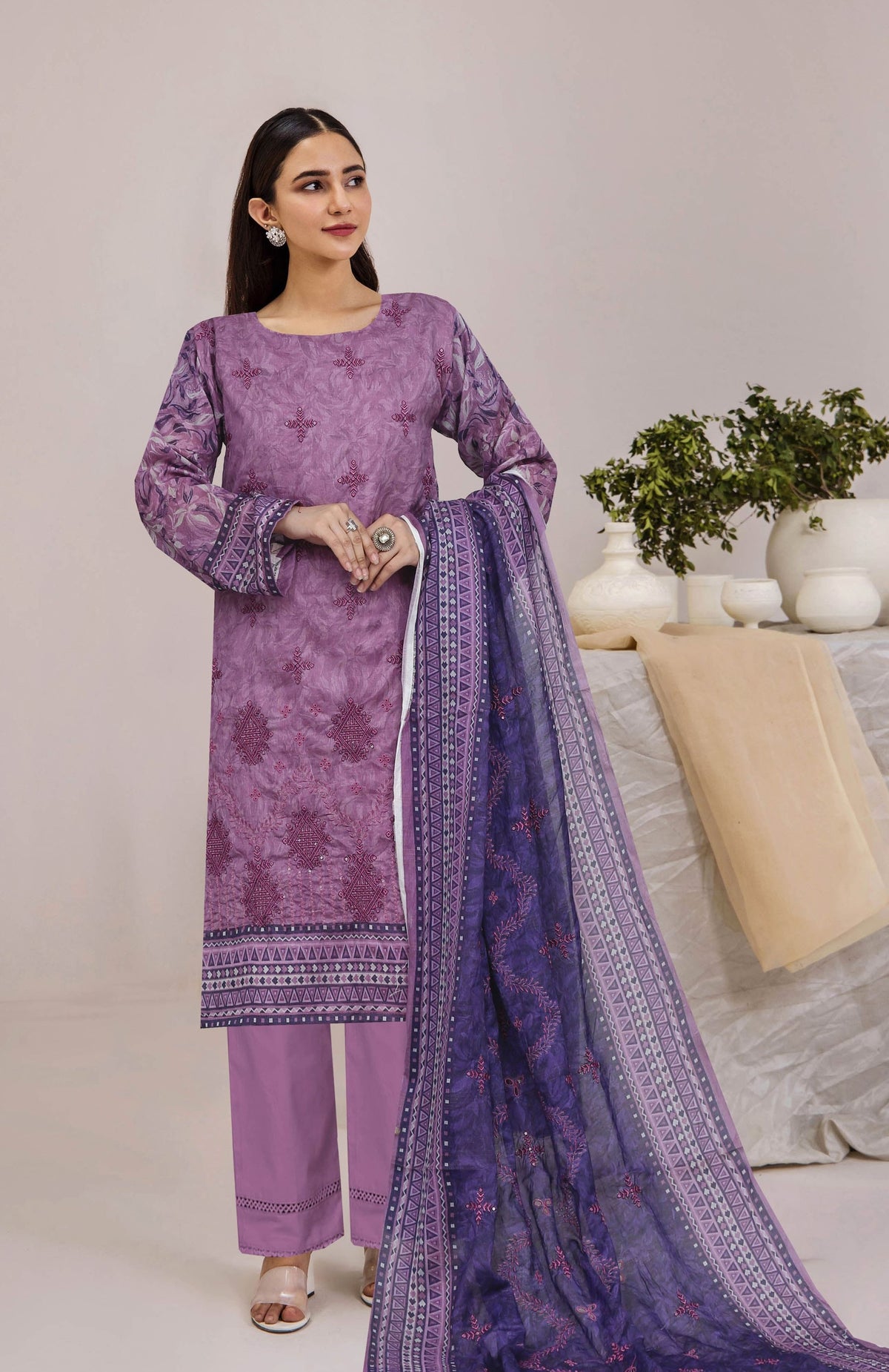 Usman Kashif – Diya Lawn Embroidered 3 Piece Suit