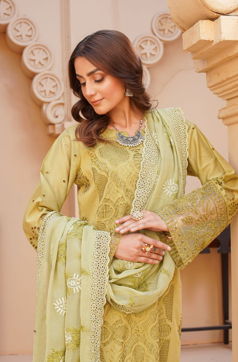 Bareeza izel – Unstitched 3-Piece Embroidered Lawn Suit