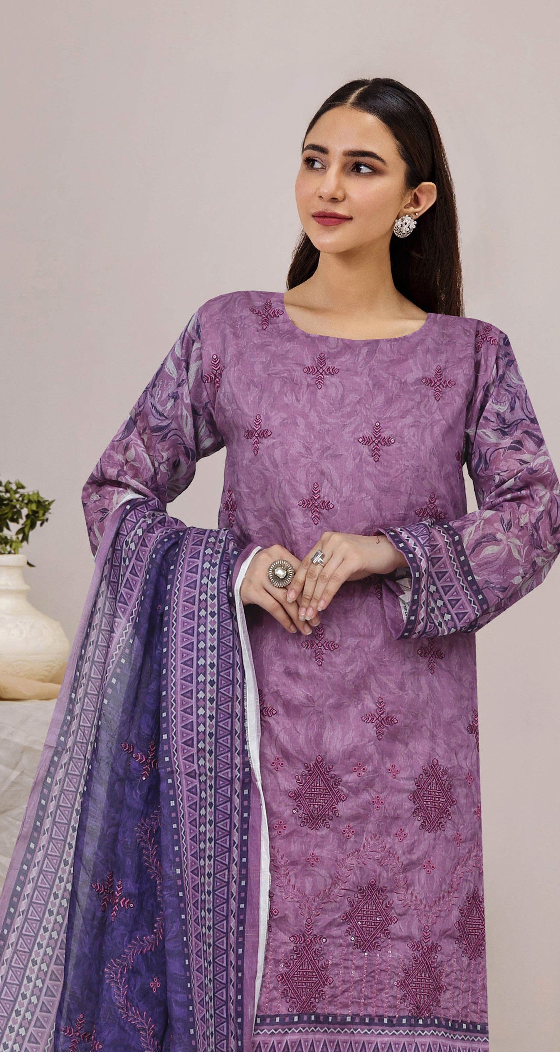 Usman Kashif – Diya Lawn Embroidered 3 Piece Suit