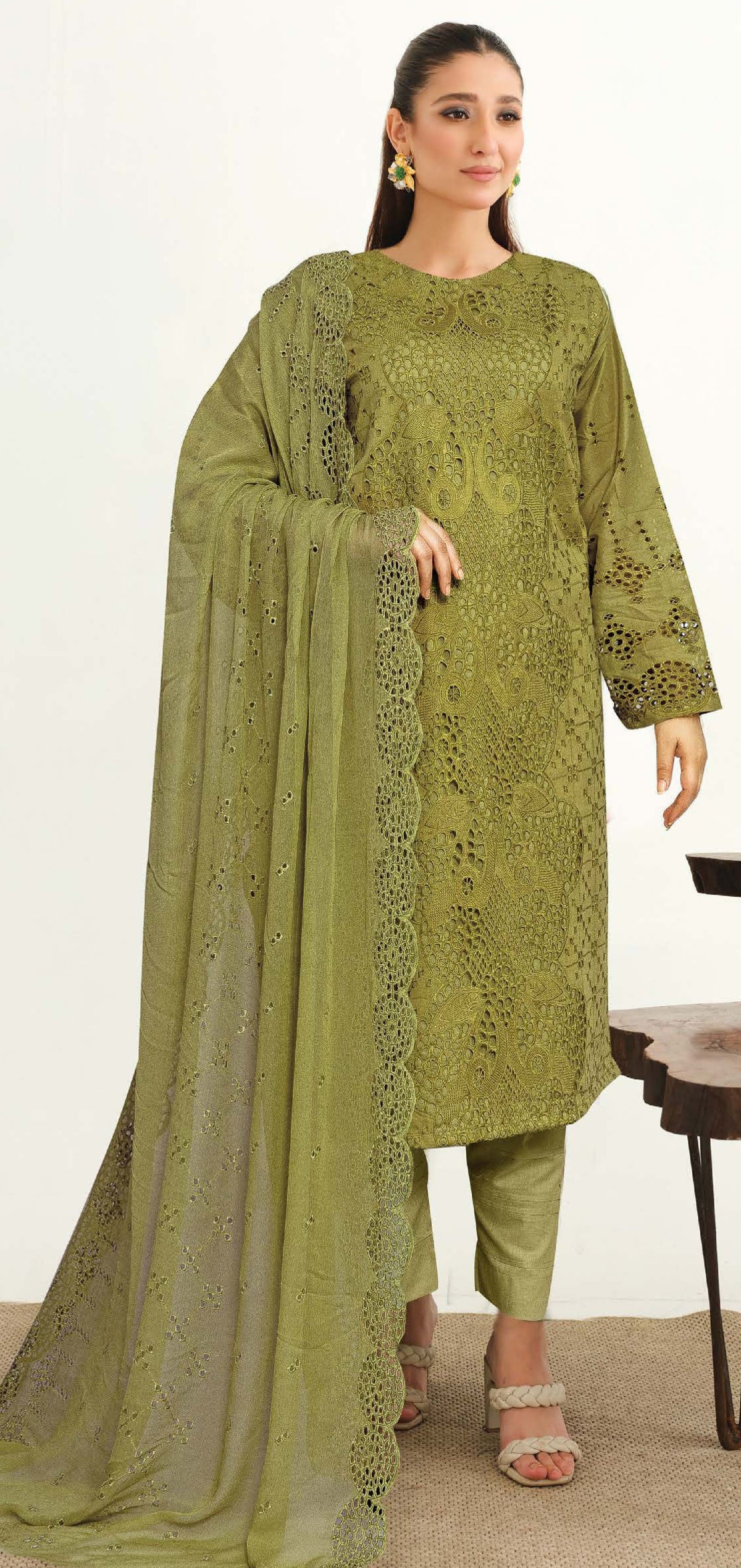 JOHRA-Yasheem Chikankari Lawn 3 Piece Suit
