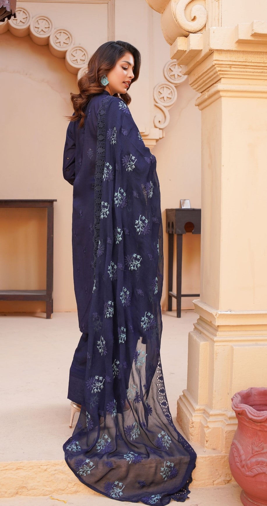 BAREEZA iZEL – Unstitched 3-Piece Embroidered Lawn Suit