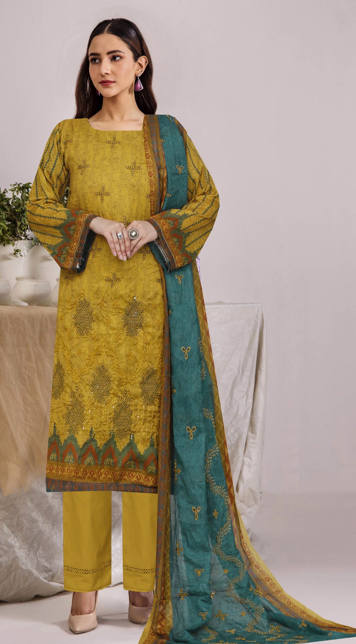 Usman Kashif – Diya Lawn Embroidered 3 Piece Suit