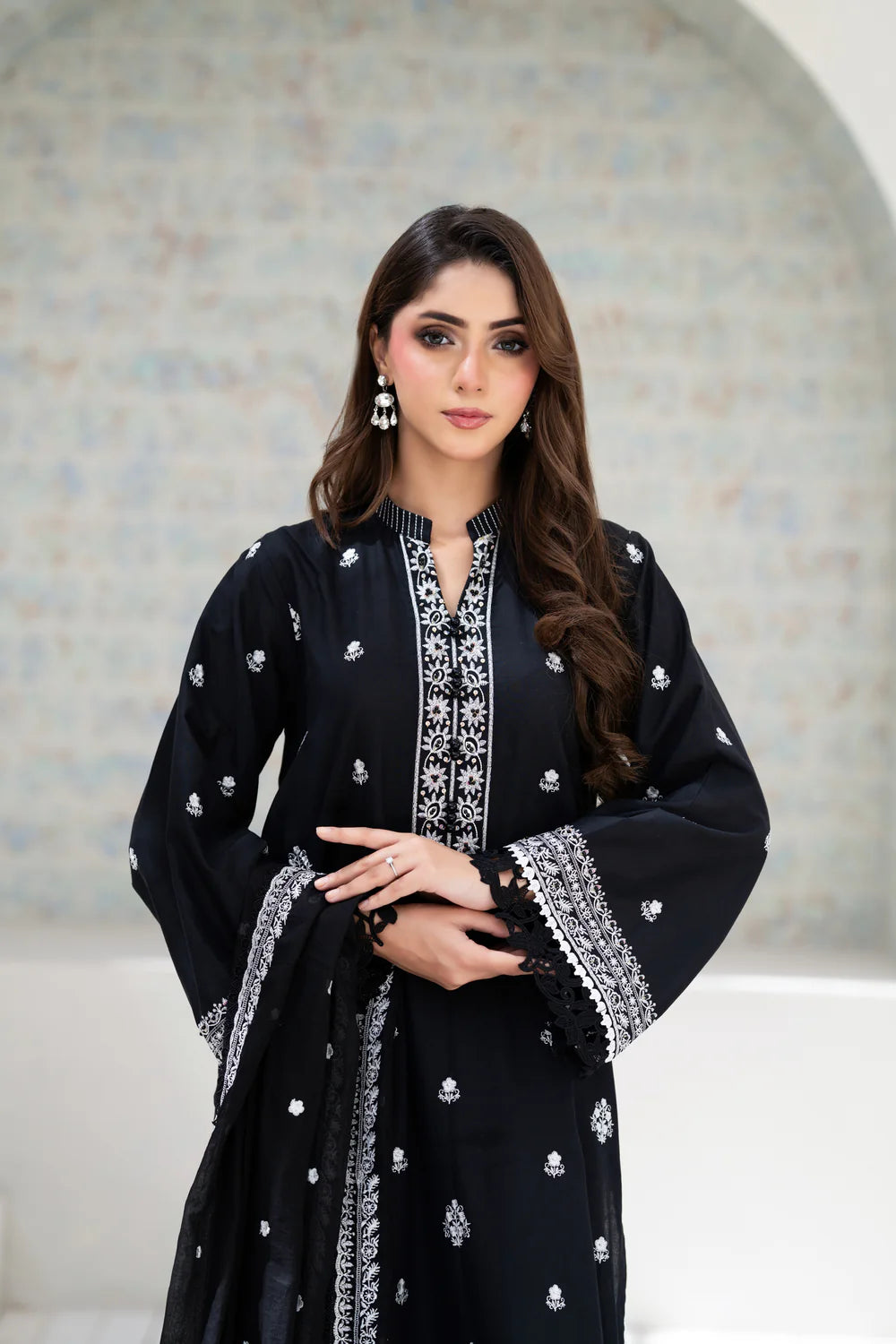 Zunaira Zamal-3PC-Embroidery Unstitch Lawn (Black)