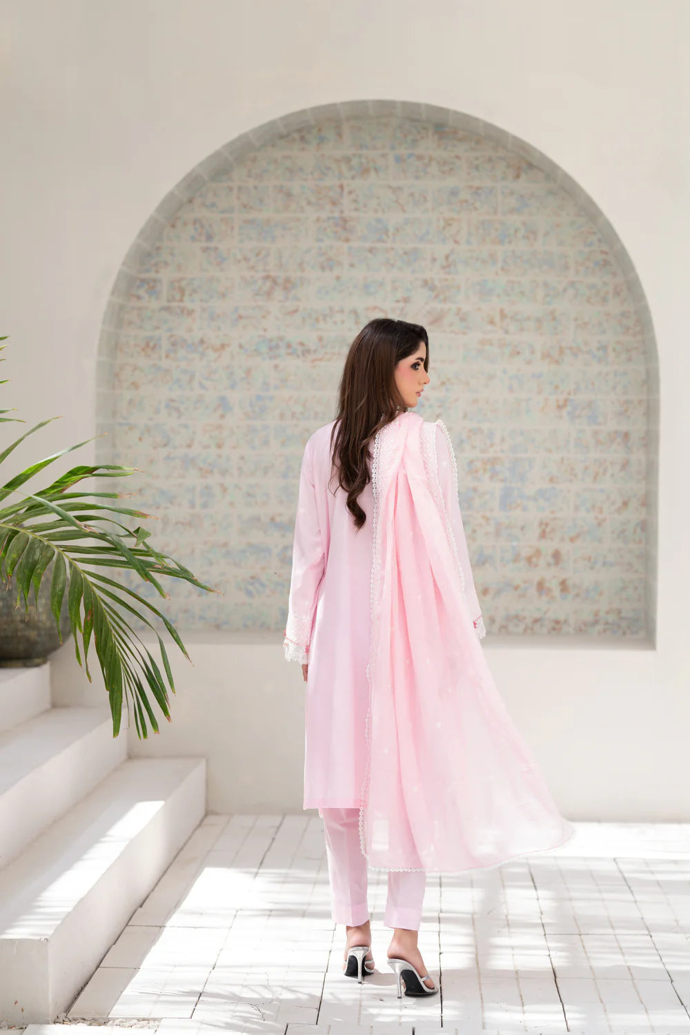 Zunaira Zamal-3PC-Embroidery Unstitch Lawn (Pink)