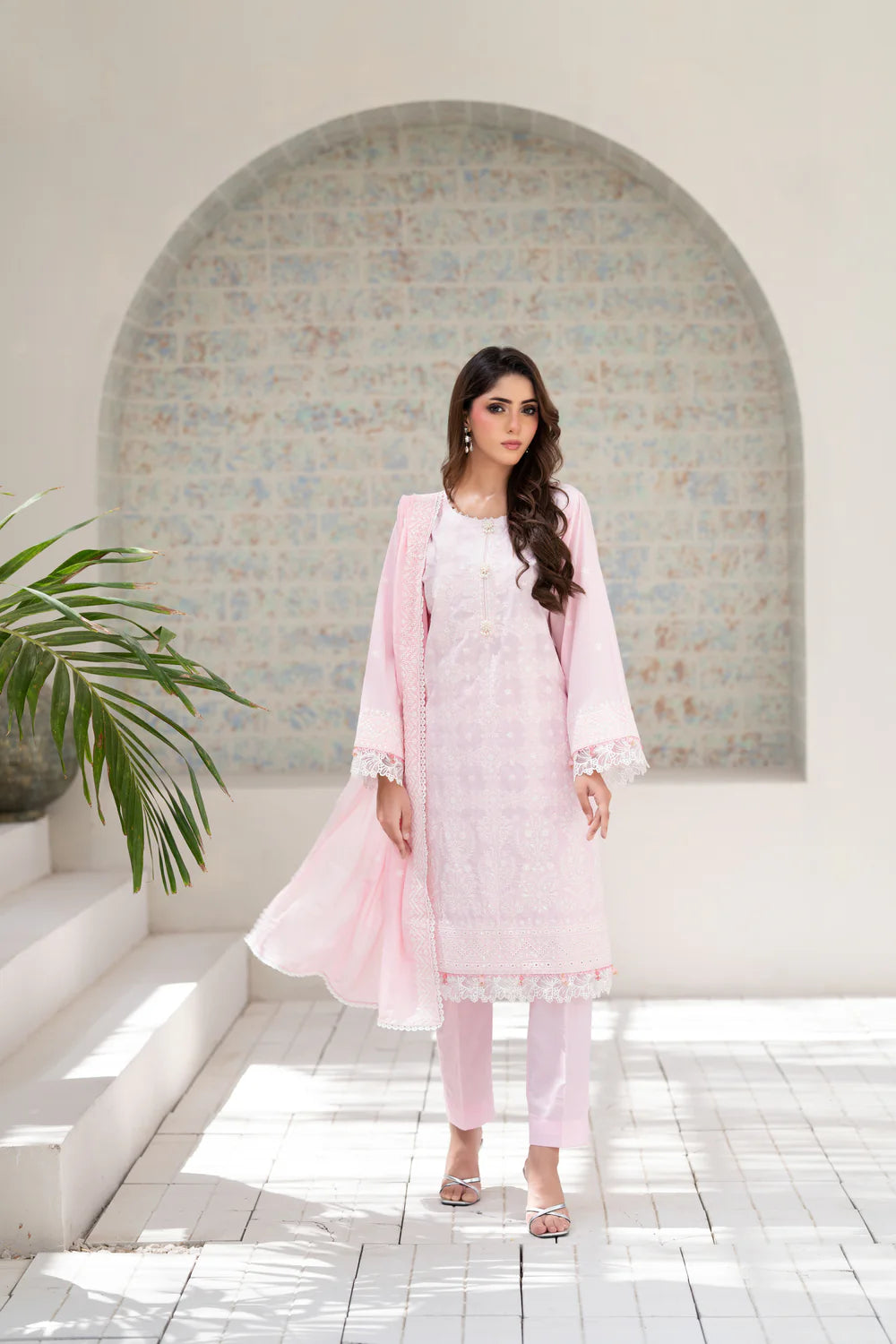 Zunaira Zamal-3PC-Embroidery Unstitch Lawn (Pink)