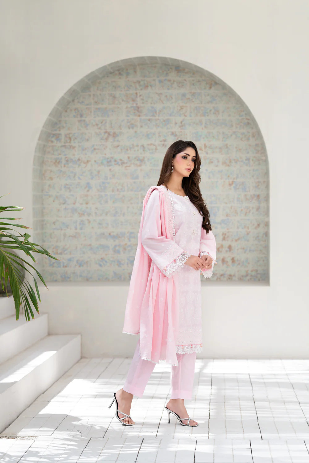 Zunaira Zamal-3PC-Embroidery Unstitch Lawn (Pink)