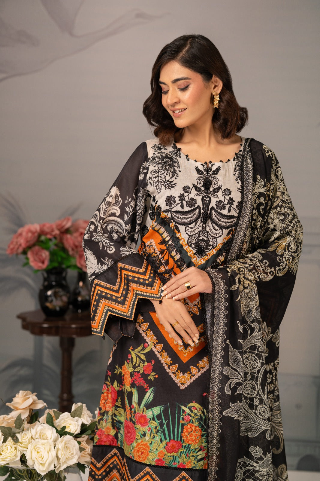 Zarwan by KBC Fashion – Embroidered Neckline | Lawn 3Piece suit (Black & Floral)